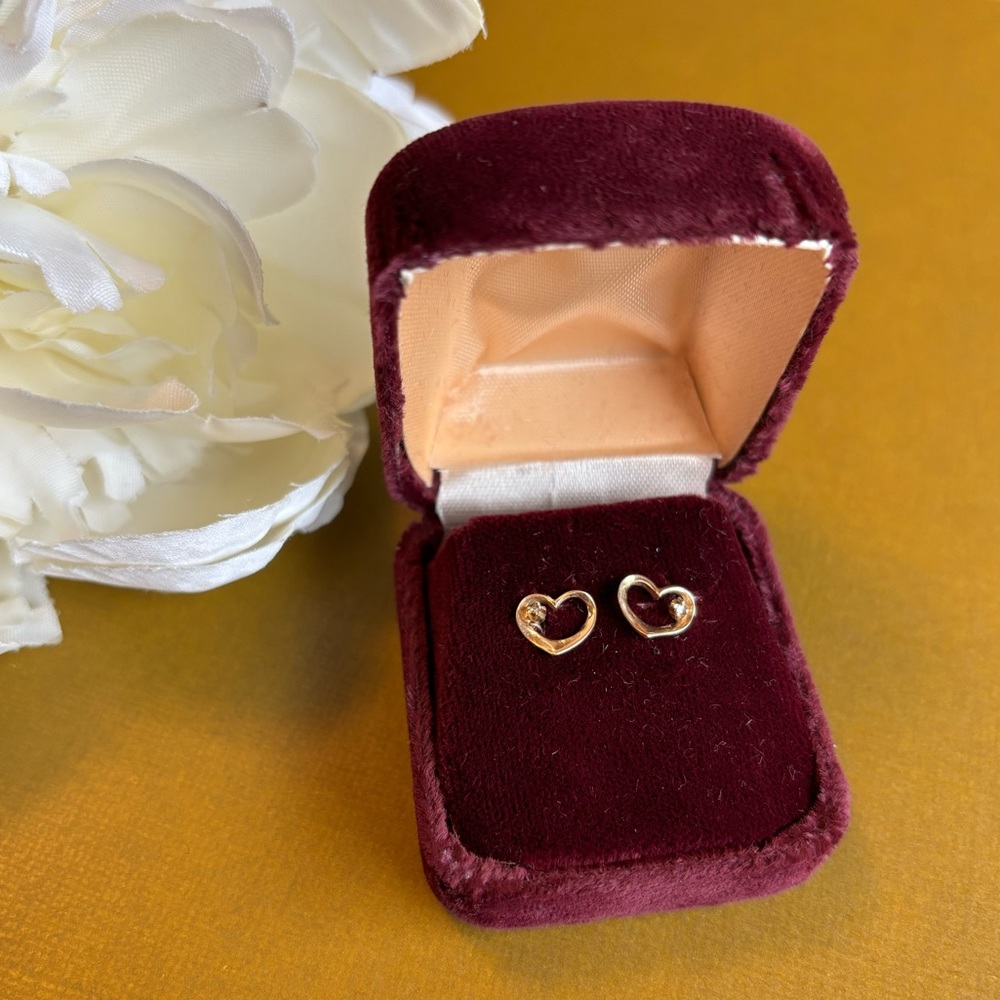 Vintage Gold Hearts Stud Earrings with Diamonds